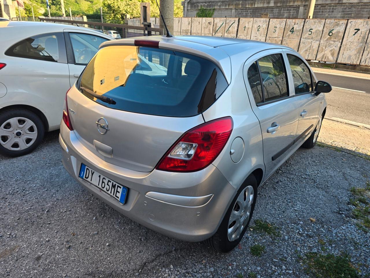 Opel Corsa 1.2 5 porte Club NEOPATENTATI