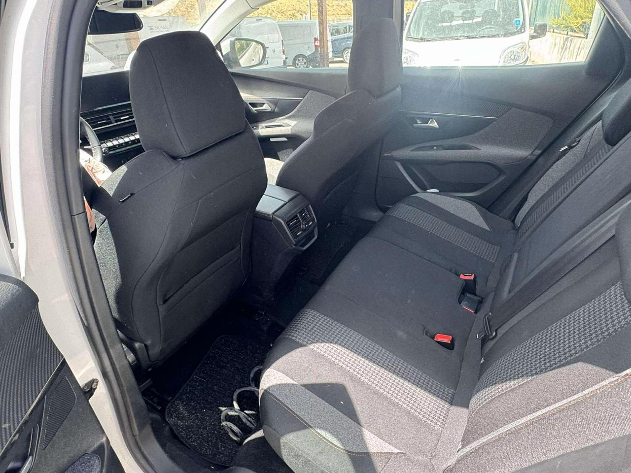 Peugeot 3008 BlueHDi 130 S&S EAT8 Active Pack-2021