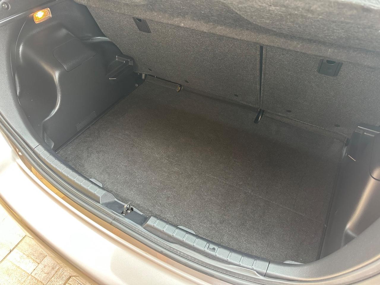 Toyota Yaris 1.0 5 porte Active 2015