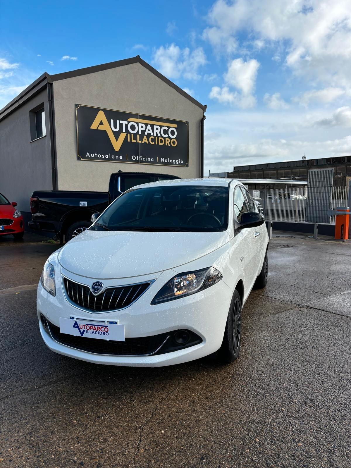 Lancia Ypsilon 1.0 FireFly 5 porte S&S Hybrid Silver