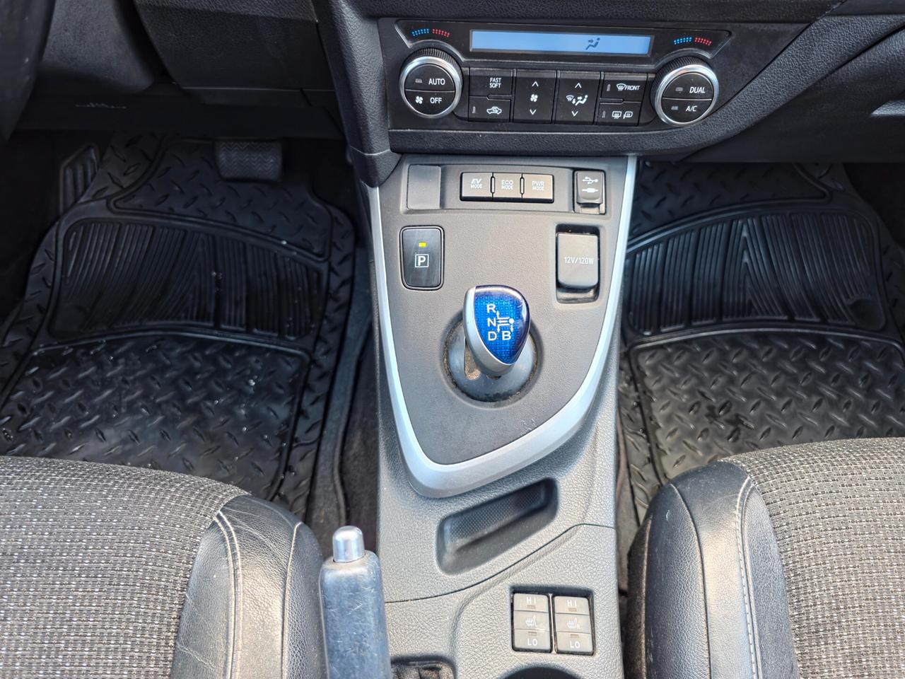 Toyota Auris Touring Sports 1.8 Hybrid Active 2015-E6 Automatico NEO