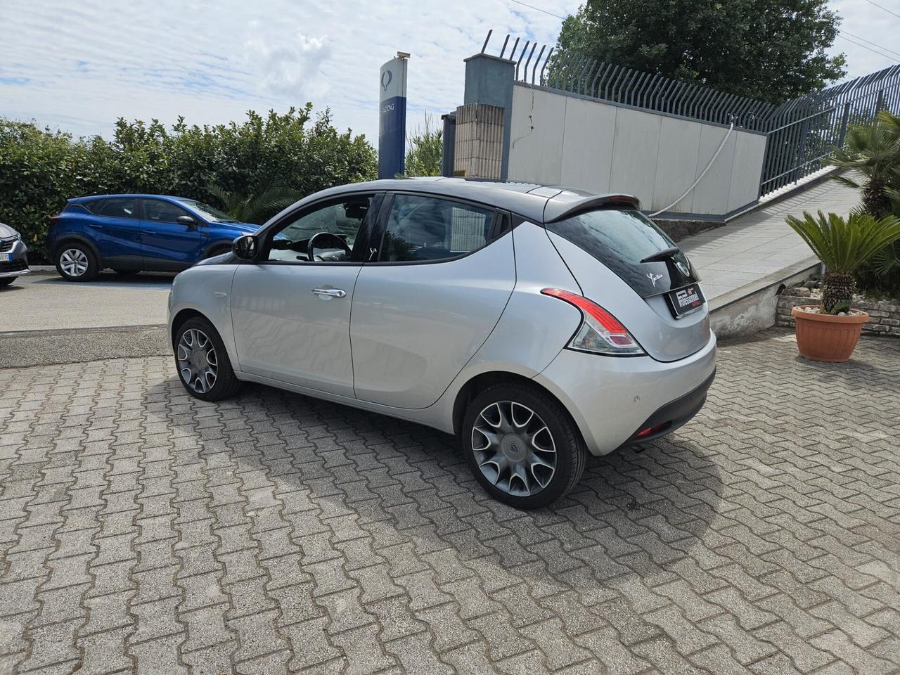 Lancia Ypsilon 0.9 TwinAir 85 CV 5 porte S&S Platinum