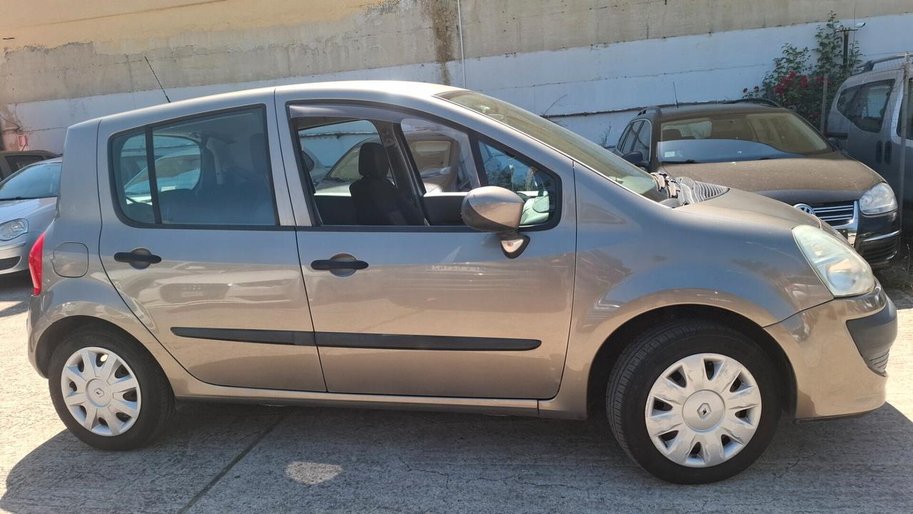 RENAULT Modus 1.2 16V Dynamique