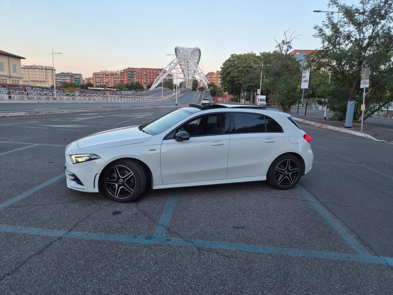 Mercedes-benz A 250 e hybrid EQ Premium