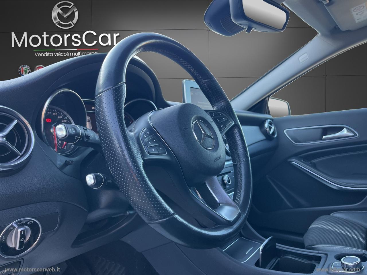 MERCEDES-BENZ GLA 200 Sport