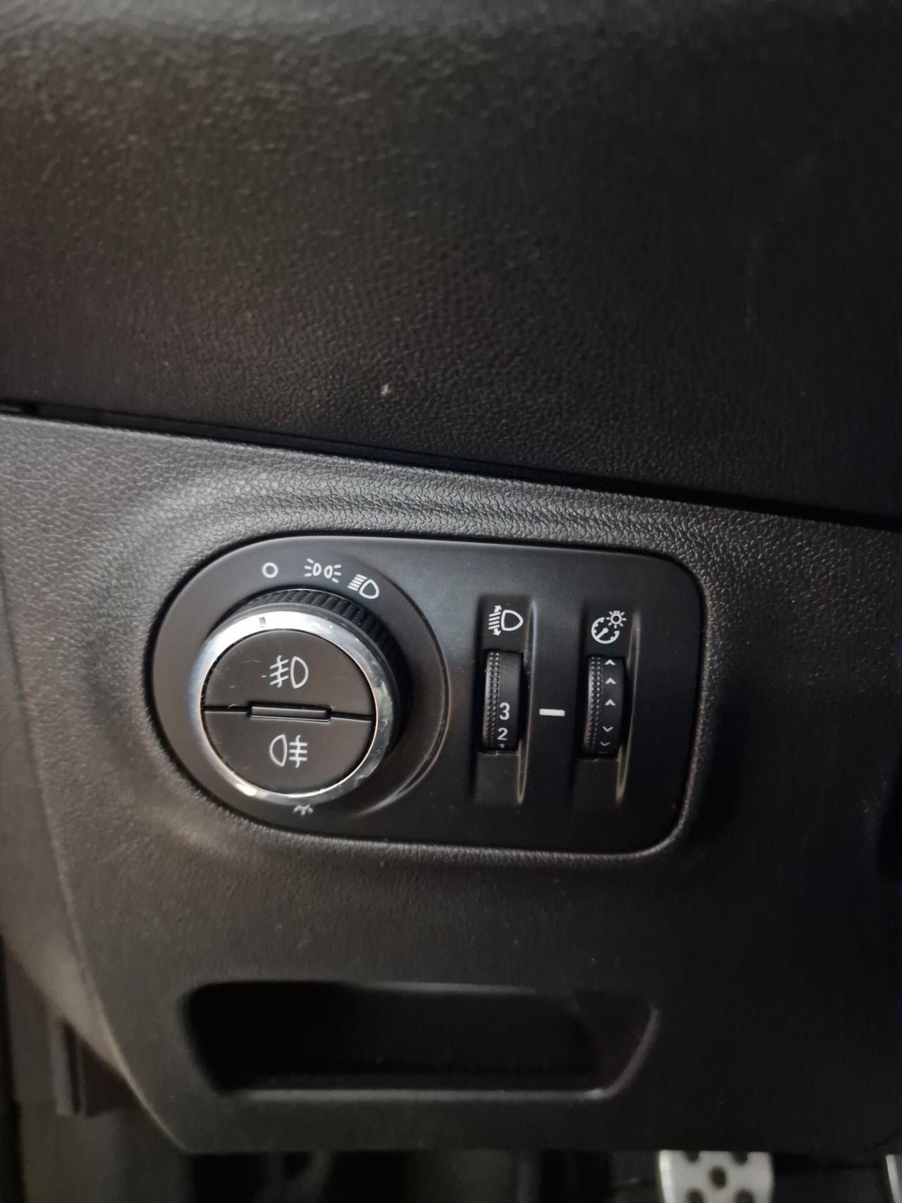 Opel Corsa 1.4 90CV GPL Tech 5 porte b-Color, 102 mila chilometri