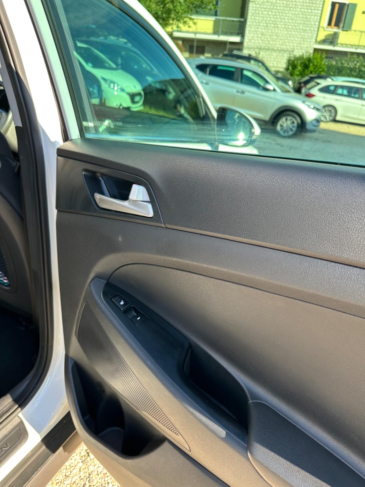 Hyundai TUCSON 1.7 CRDi XPOSSIBILE UNICOPR