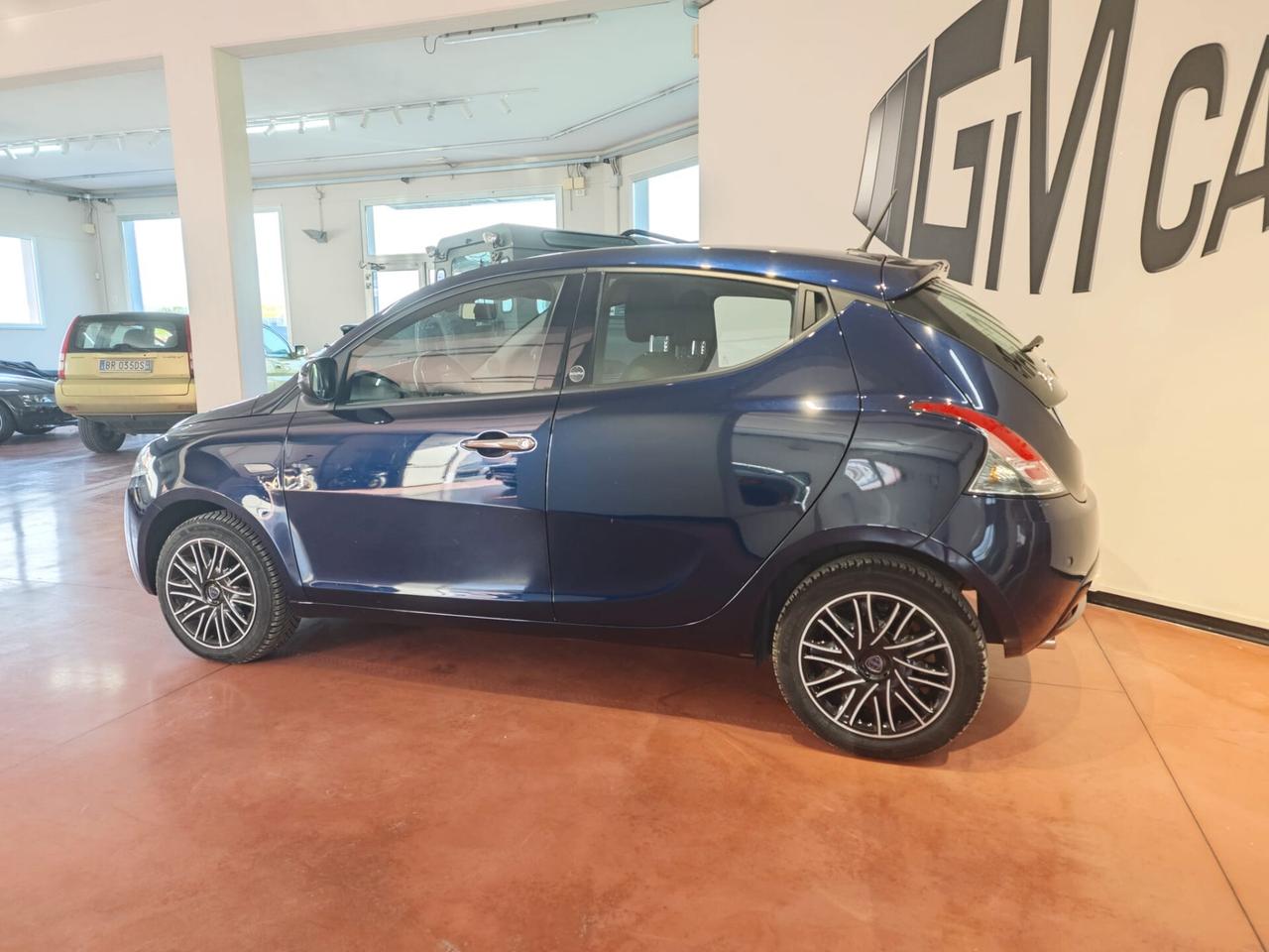 Lancia Ypsilon 1.0 FireFly 5 porte S&S Hybrid Ecochic Silver
