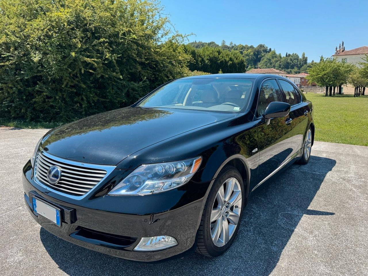 Lexus LS 600 600h