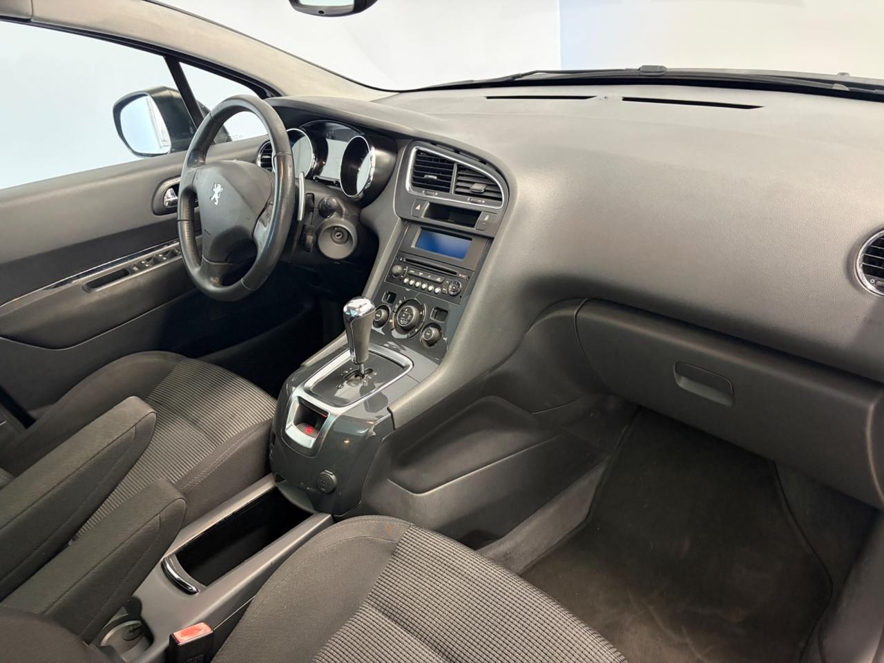 Peugeot 5008 1.6 HDi 112CV cambio robotizzato Tetto panoramico