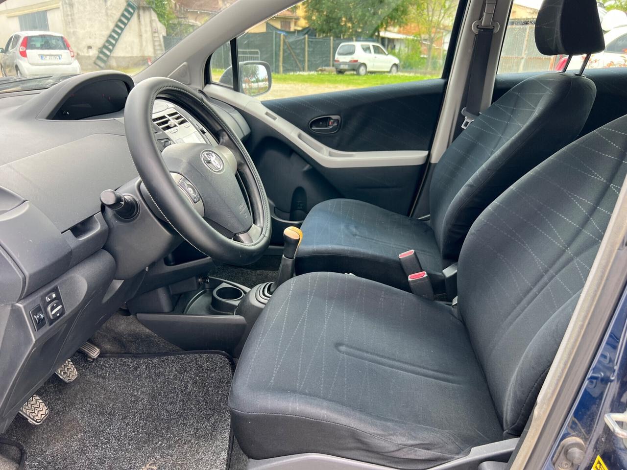 Toyota Yaris 1.0 5 porte