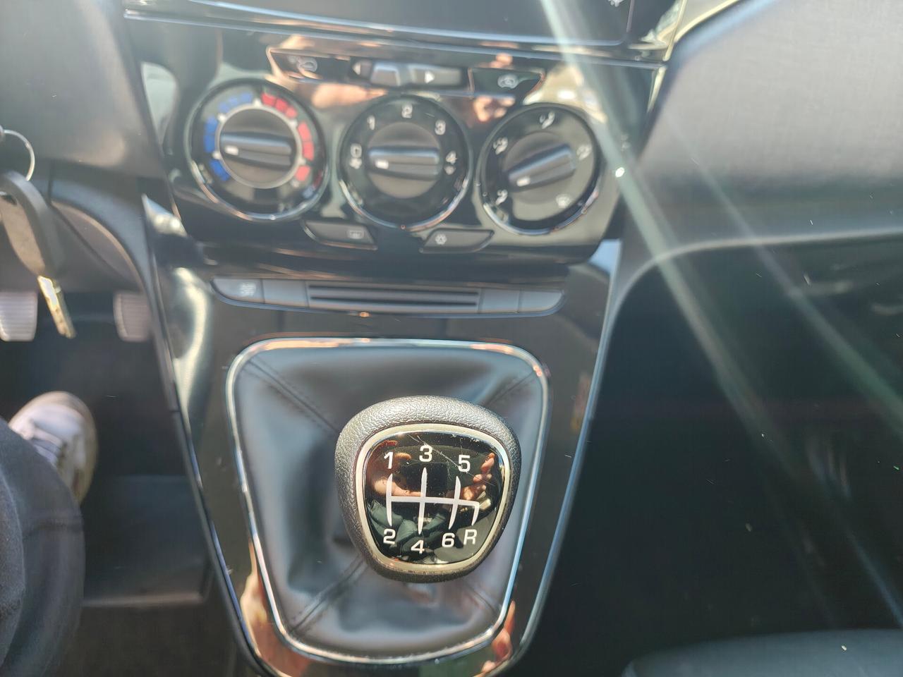 Lancia Ypsilon 1.0 FireFly 5 porte S&S Hybrid Gold Plus