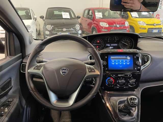 Lancia Ypsilon 1.0 firefly hybrid 69cv Gold Plus