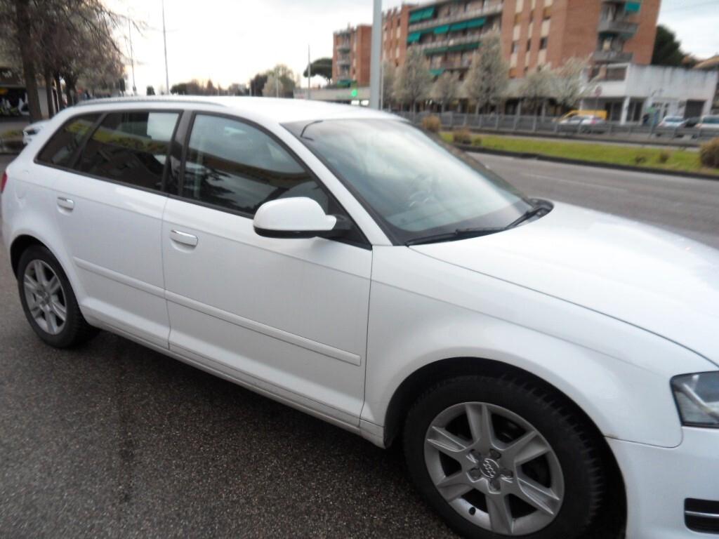 Audi A3 SPB 1.6 TDI 105 CV CR Attraction