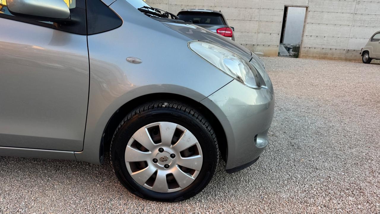 Toyota Yaris 1.0 5 porte Sol