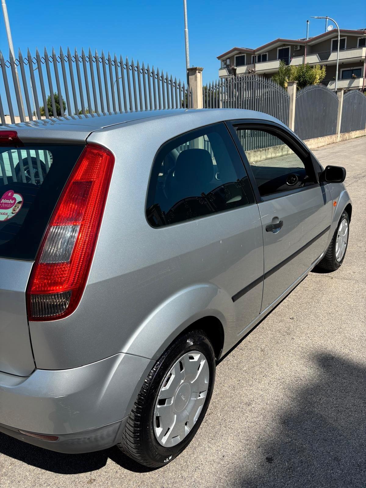 Ford Fiesta 1.4 16V 5p. Ghia ANNO 2004