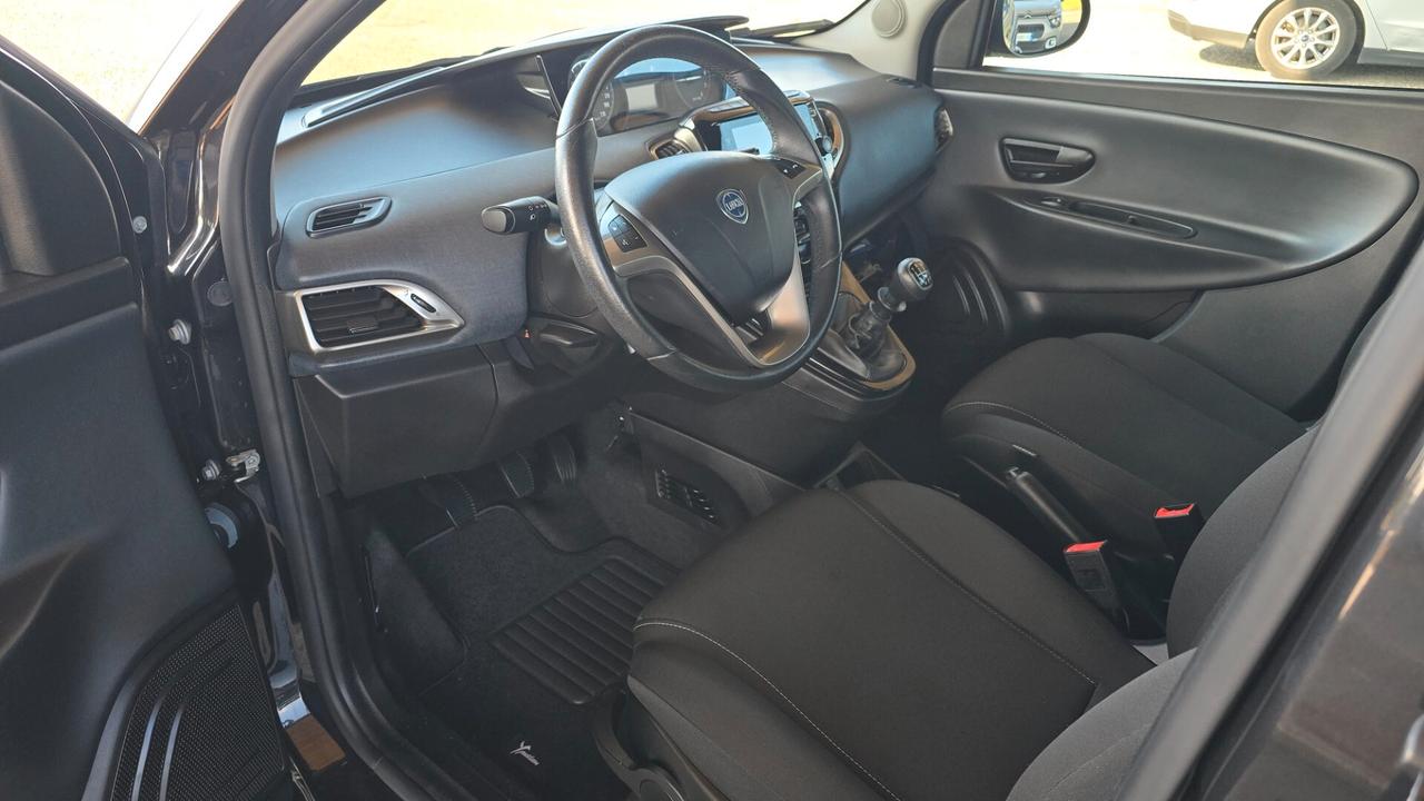 Lancia Ypsilon 1.0 FireFly 5 porte S&S Hybrid Alberta Ferretti