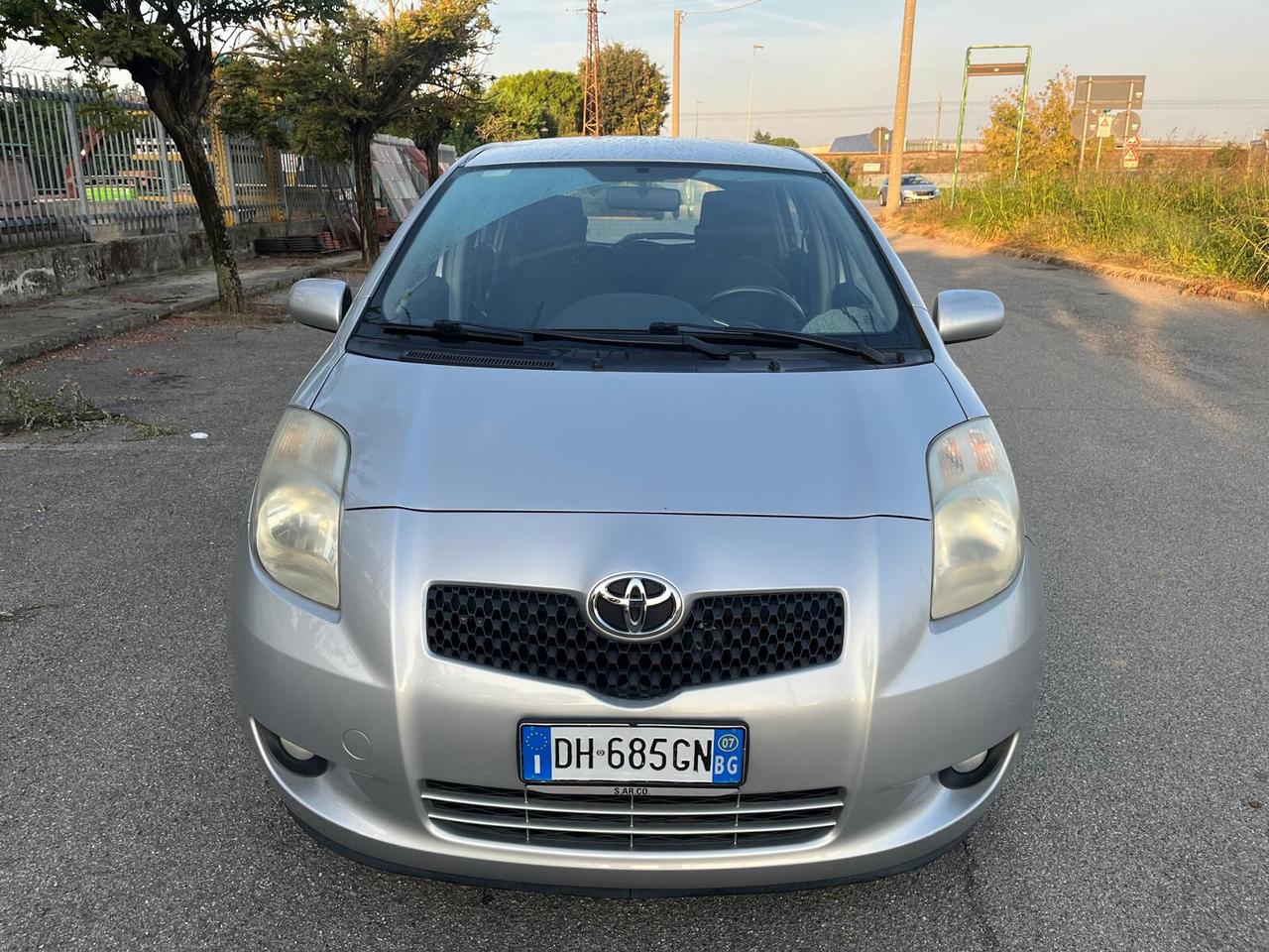 Toyota Yaris 1.0 5 porte