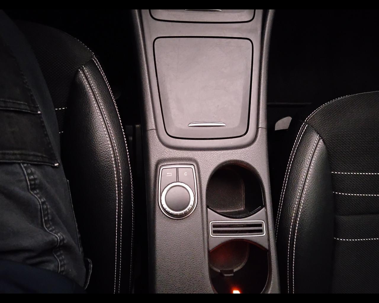 Mercedes-Benz GLA-X156 2014 - GLA 220 d (cdi) Sport 4matic 170cv auto