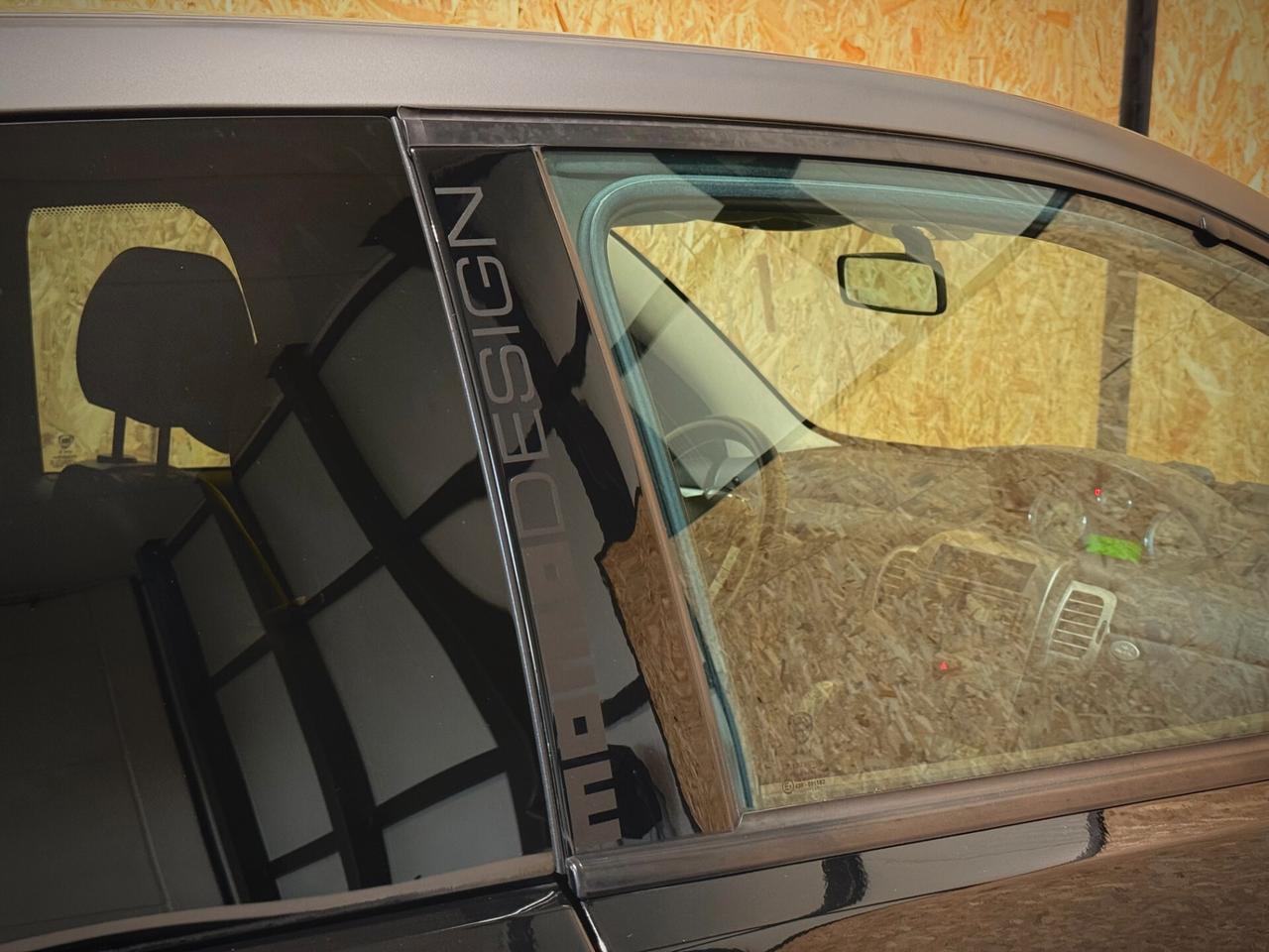 Lancia Ypsilon 1.4 Sport MomoDesign