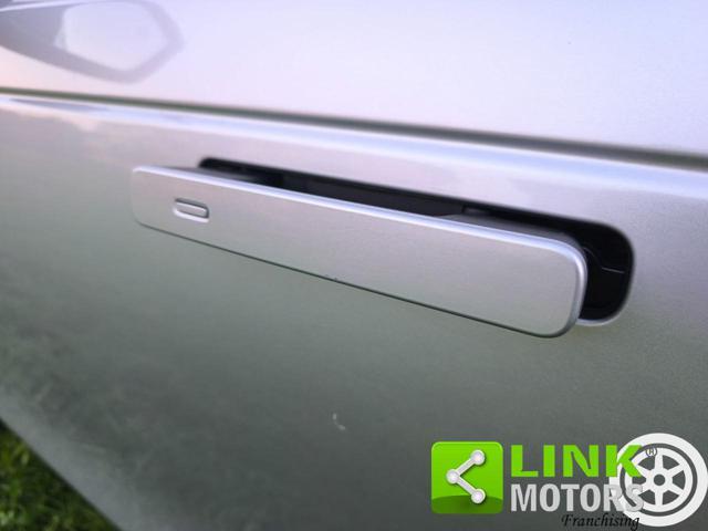 LAND ROVER Range Rover Velar 2.0D 240 CV R-Dynamic SE