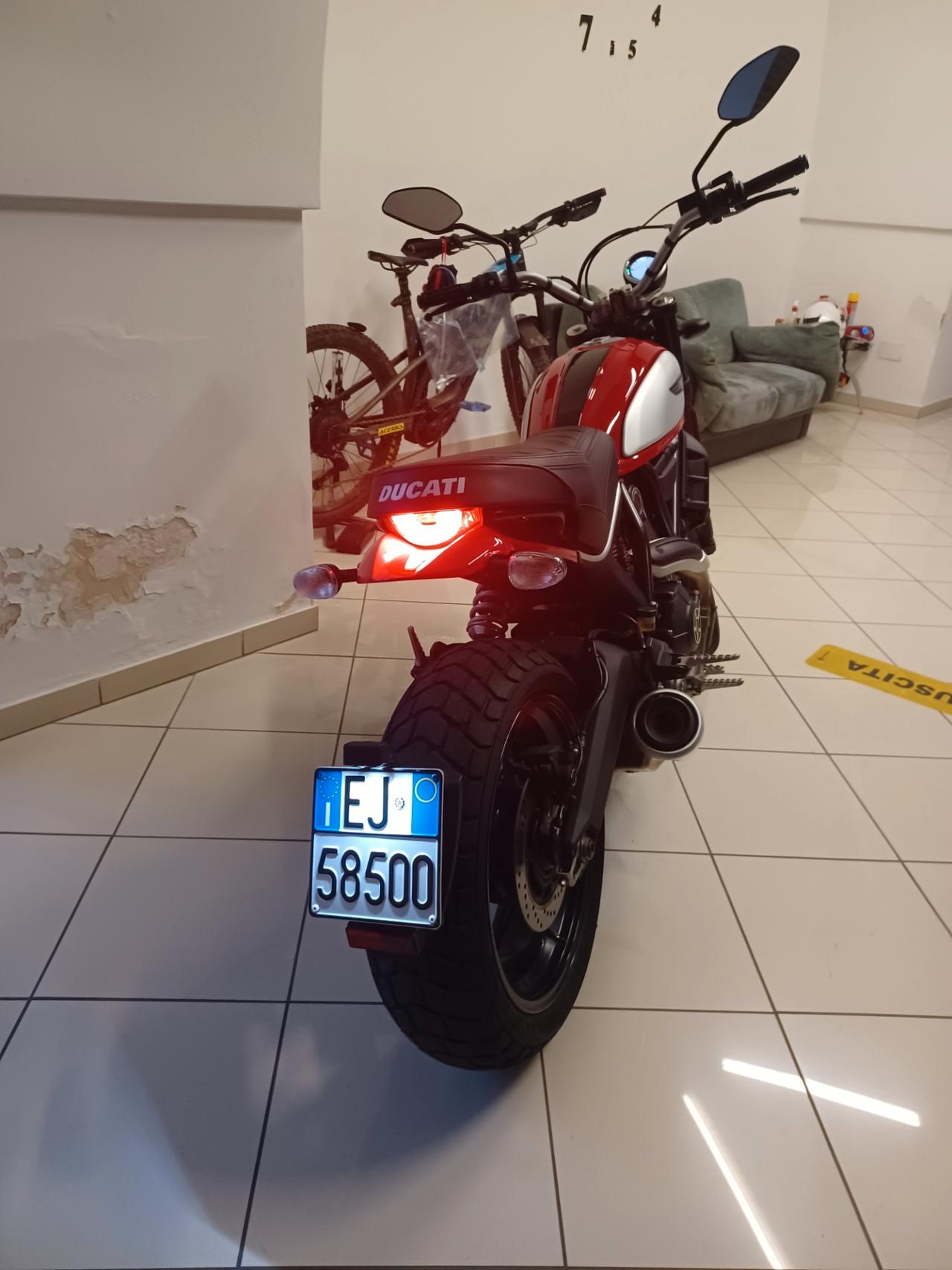 Ducati scrambler 800