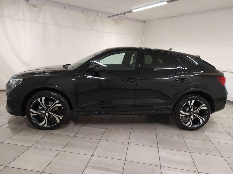Audi Q3 Sportback 35 2.0 tdi Identity Black s-tronic