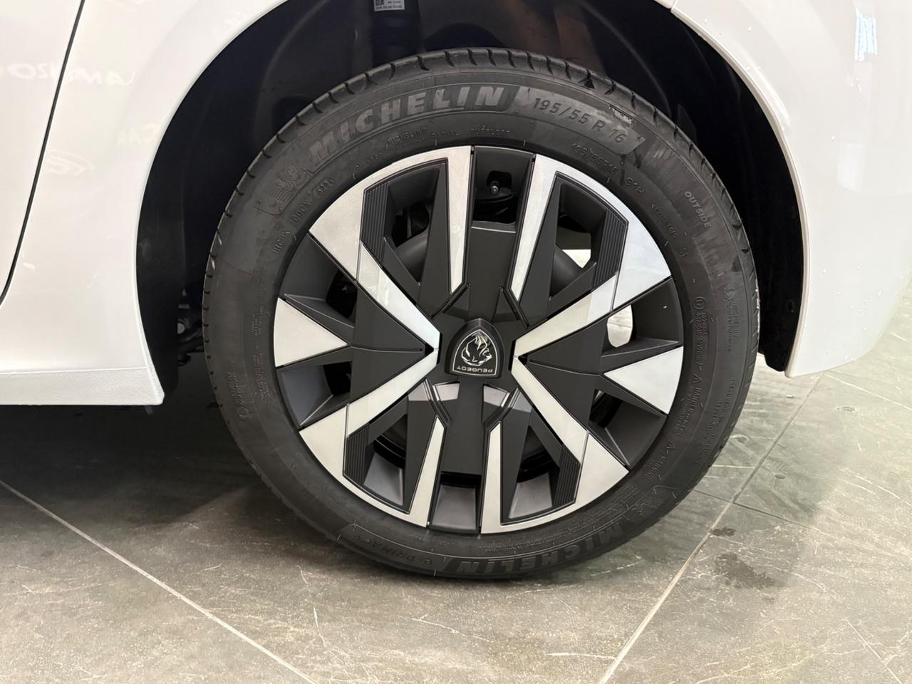 Peugeot 208 1.2 HYBRID*STYLE*110CV*AUTOMATICA*