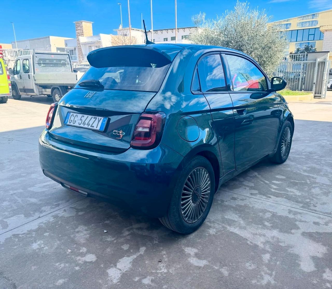 Fiat 500 500e 3+1 42 kWh Icon +