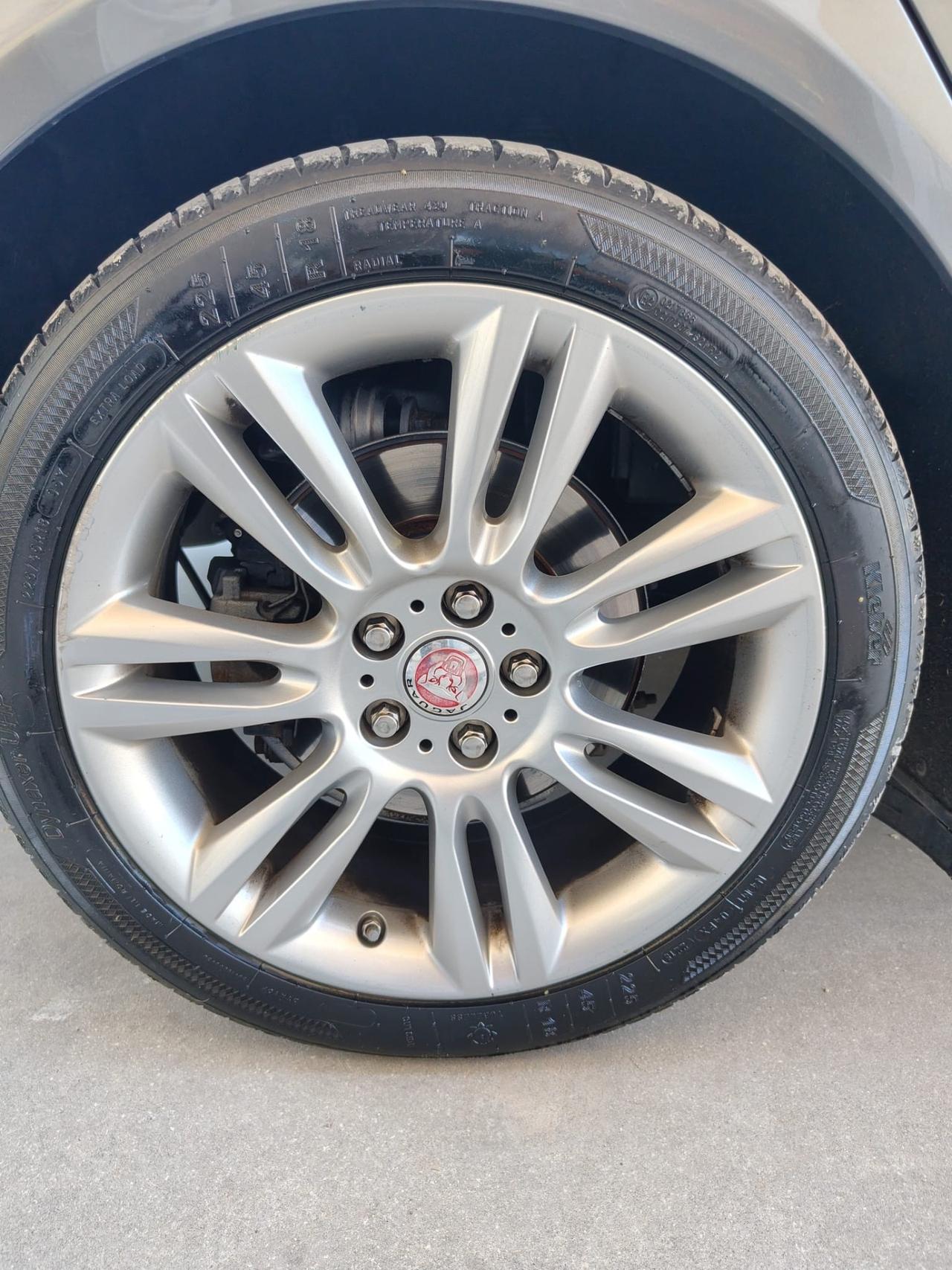 Jaguar XE 2.0 D Turbo 180CV aut. Portfolio km 129 mila permute e finanziamenti