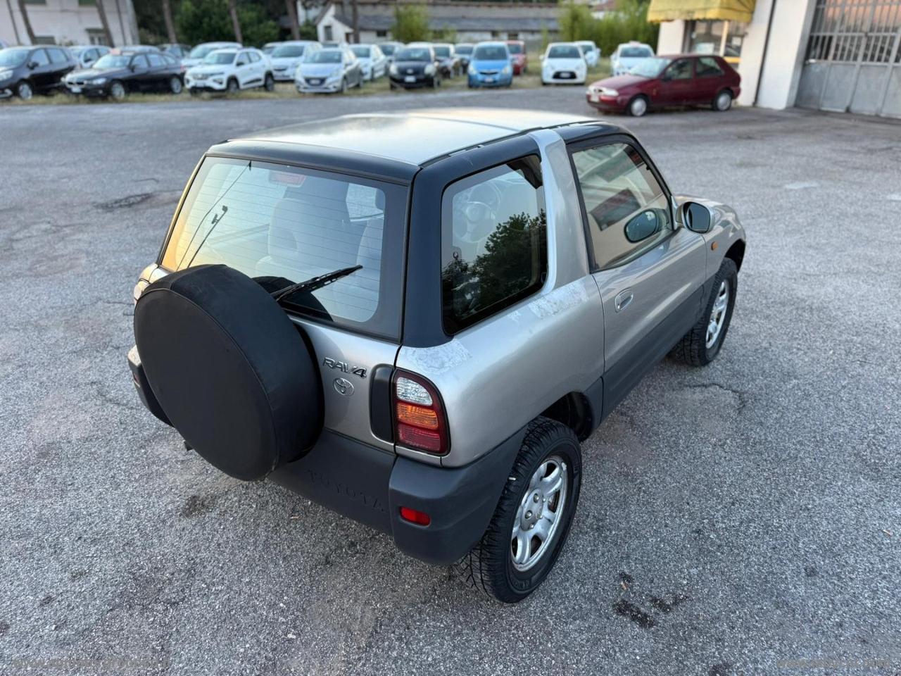 TOYOTA RAV4 2.0 3p. Fun