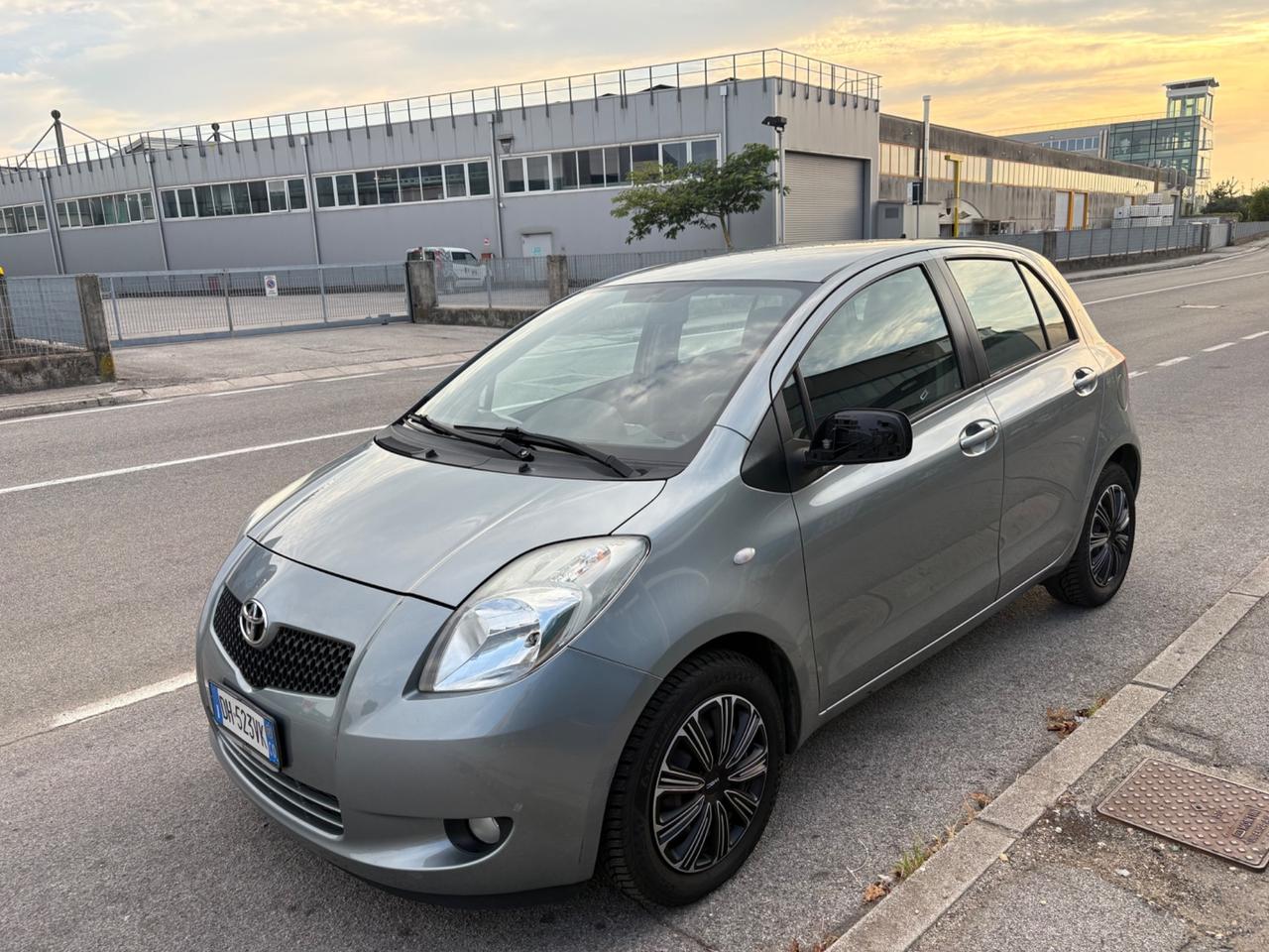Toyota Yaris 1.3 5 porte Sol