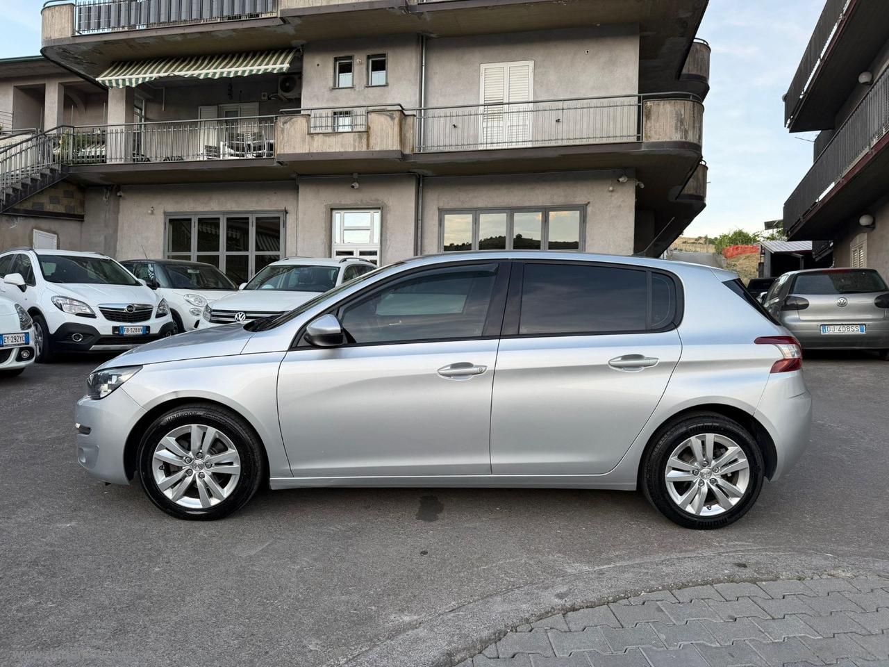 PEUGEOT 308 BlueHDi 120 S&S Allure