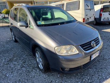 VW Touran 2.0 TDI 7 Posti VOLANO RUMOROSO !!!