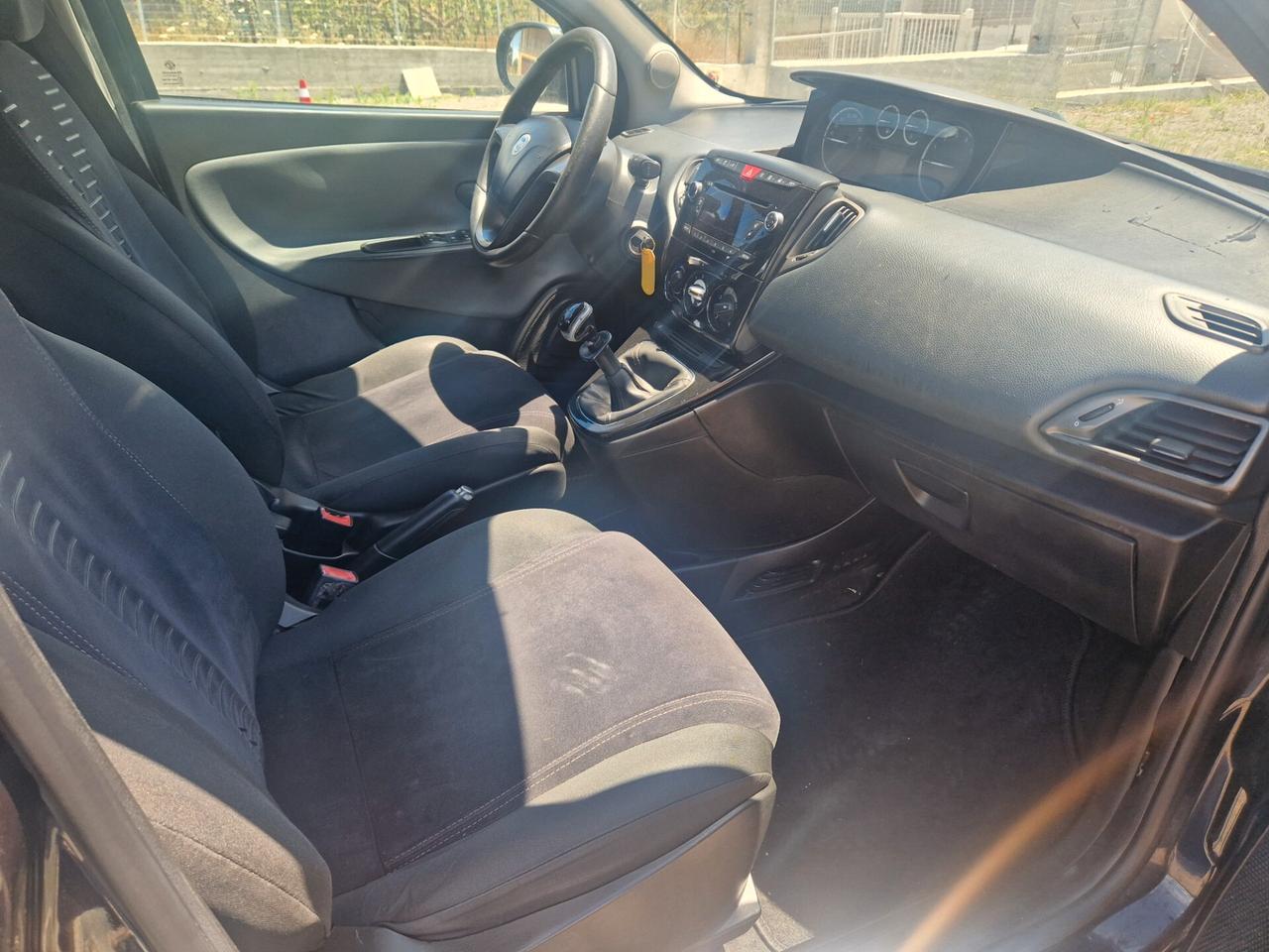 Lancia Ypsilon 1.2 69 CV 5 porte S&S Silver