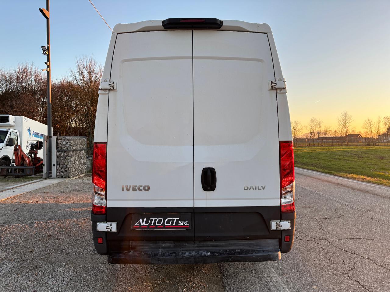 Iveco Daily 35S16 2.3 HPT PM Cabinato