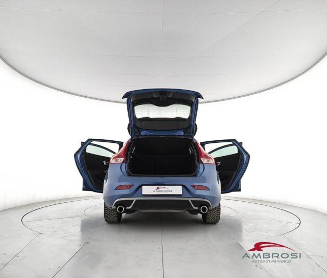 VOLVO V40 D2 R-design