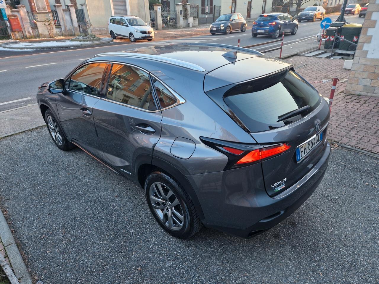 Lexus NX 300 hybrid 2.5 155CV AUTOMATICA, Telecamera, Sensori