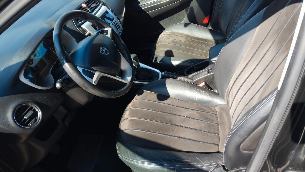 Lancia Delta 1.9 MJT Twinturbo DPF Platino X COMMERCIANTI