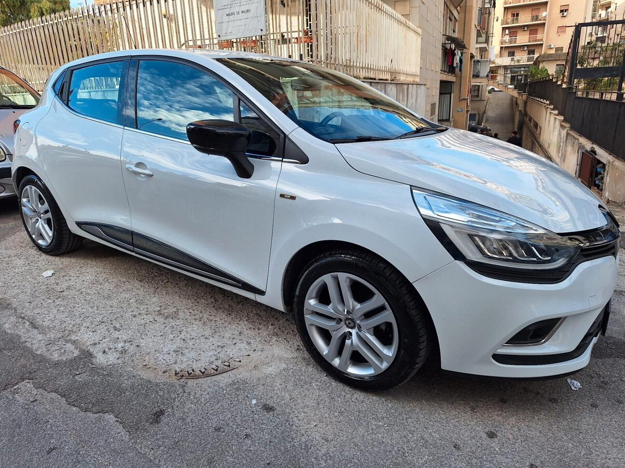 Renault Clio dCi 8V 75 CV 5 porte Moschino Zen