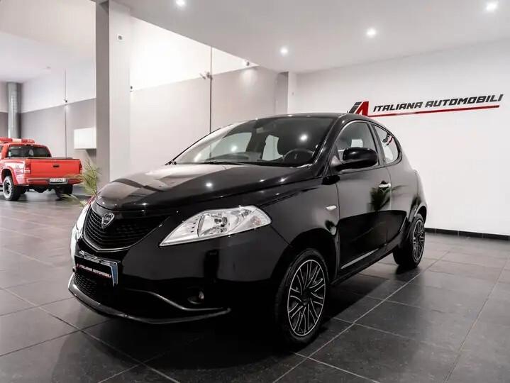 Lancia Ypsilon 1.0 FireFly 5 porte S&S Hybrid Ecochic Silver