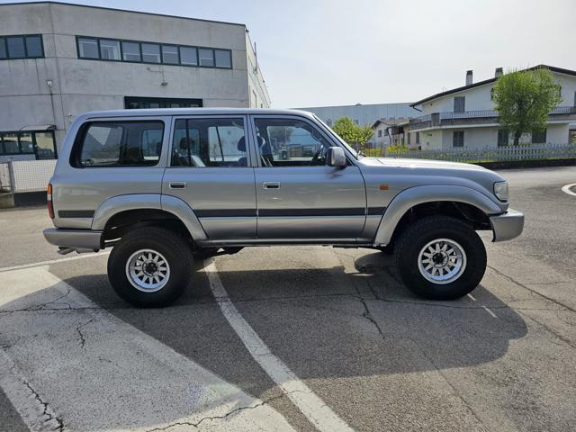 TOYOTA Land Cruiser HJ 80