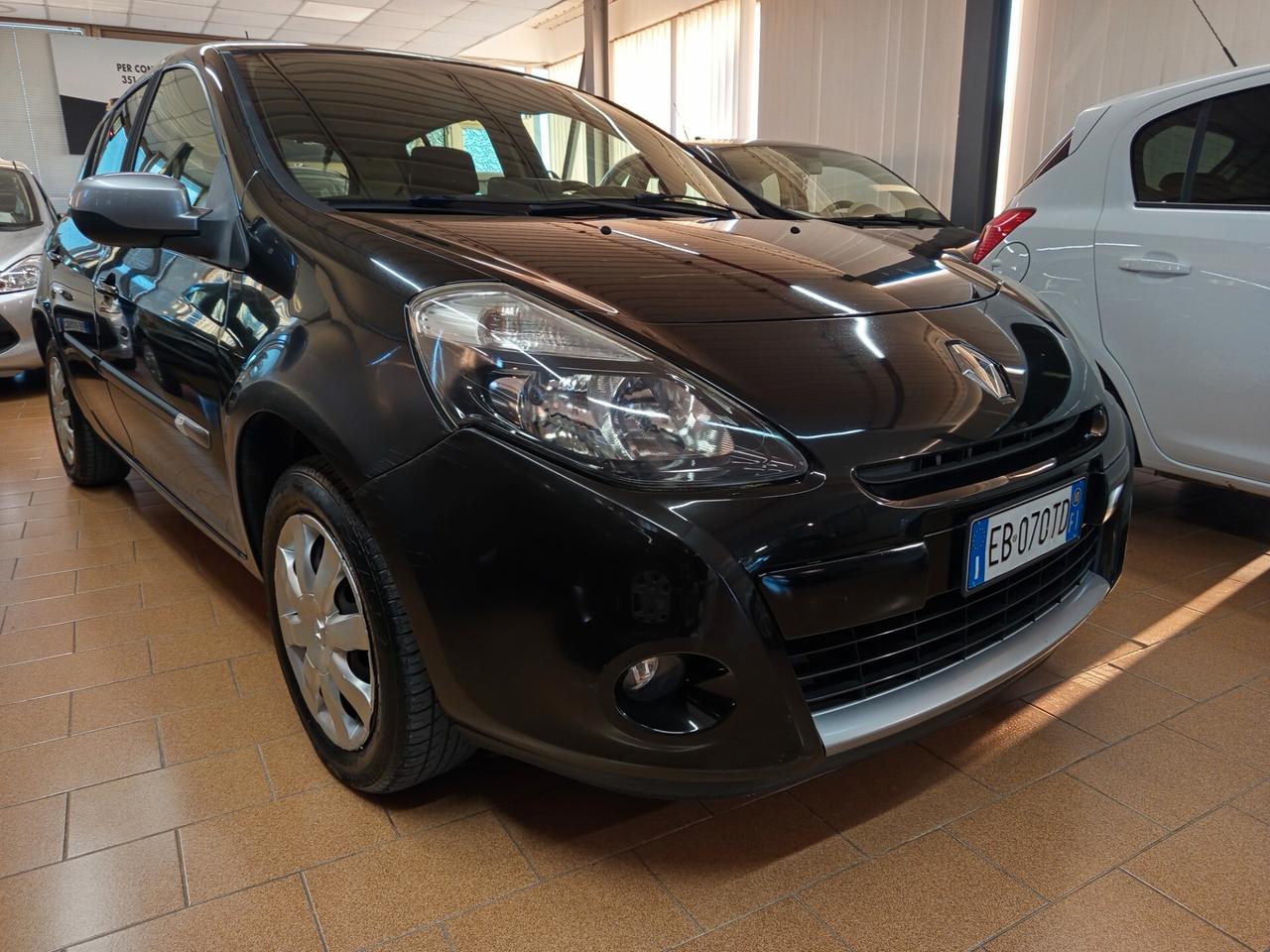 Renault Clio 1.2 16V 5 porte Luxe, 144 Mila chilometri ok neopatentati
