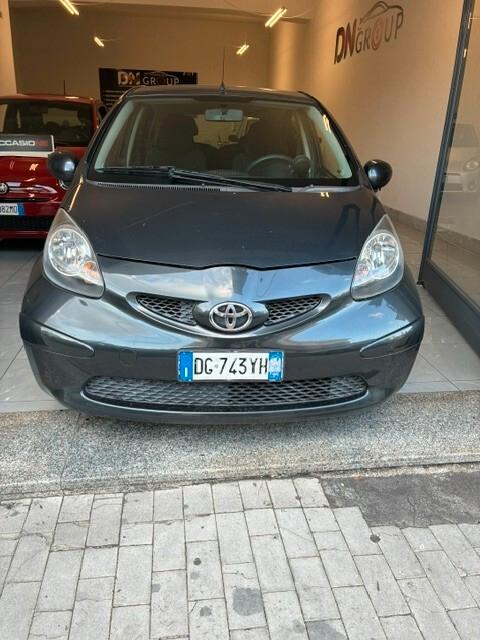 Toyota Aygo 1.0 12V VVT-i 5 porte Sol