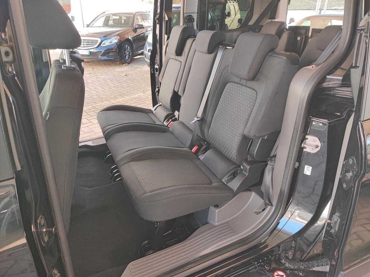 Ford Grand Tourneo Gancio Traino 7 Posti Euro 6