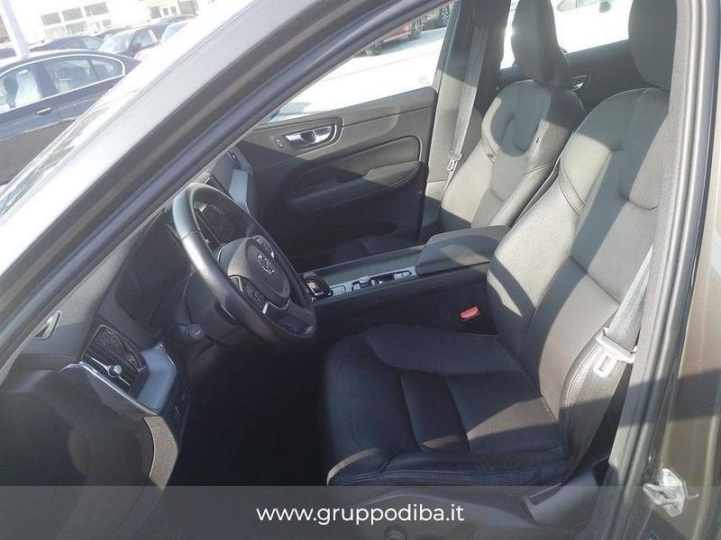 Volvo XC60 II 2018 Diesel 2.0 b4 Momentum Pro awd auto