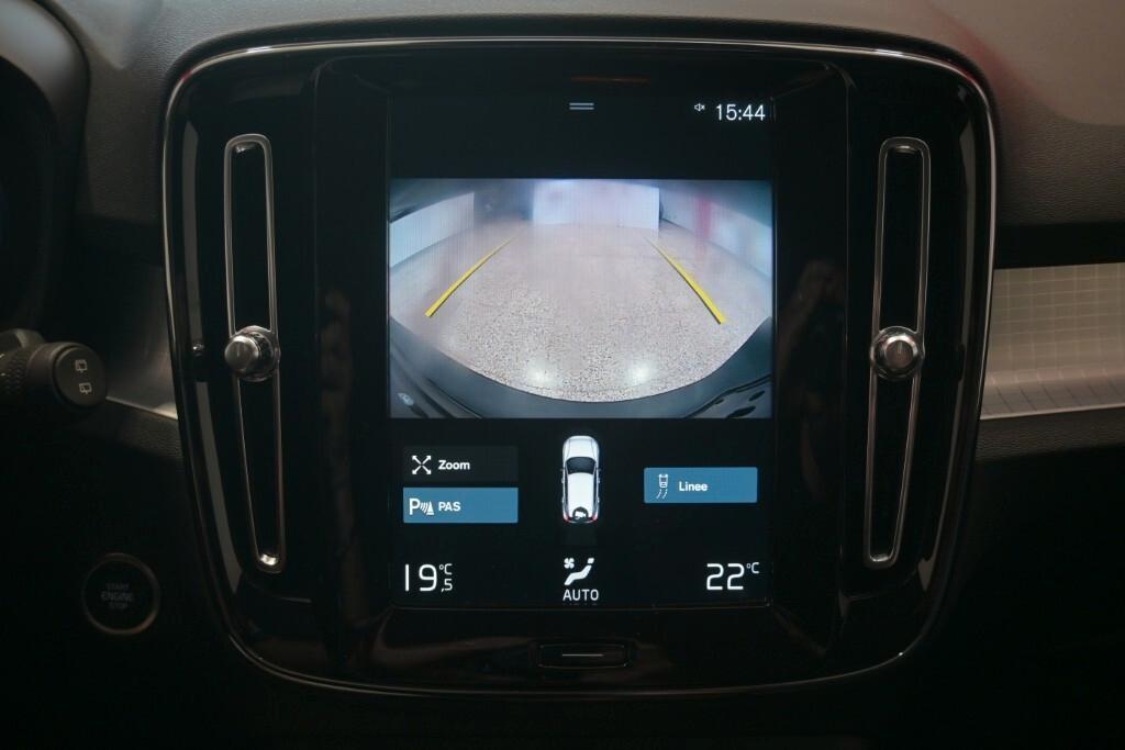 VOLVO XC40 1.5 T2 129CV 6M. MOMENTUM PRO ( FARI LED - COCKPIT - CRUISE - NAVI - MIRROR - PDC - TELECAMERA POST. )