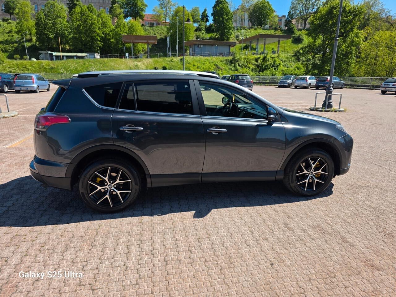 toyota rav4 2.0 D-4D valutiamo usato