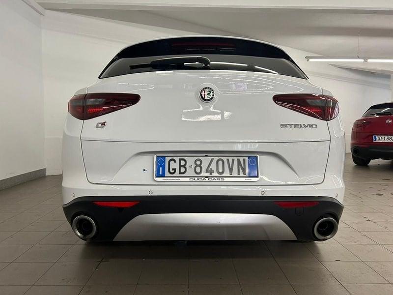 Alfa Romeo Stelvio 2.2 Turbodiesel 190 CV AT8 Q4 Business Tetto apribile e gancio traino