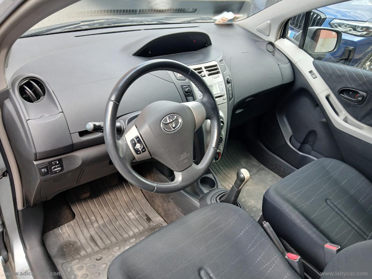 TOYOTA Yaris 1.0 3p.